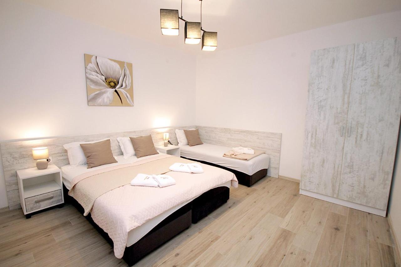 Apartments Saric บาร์ ภายนอก รูปภาพ