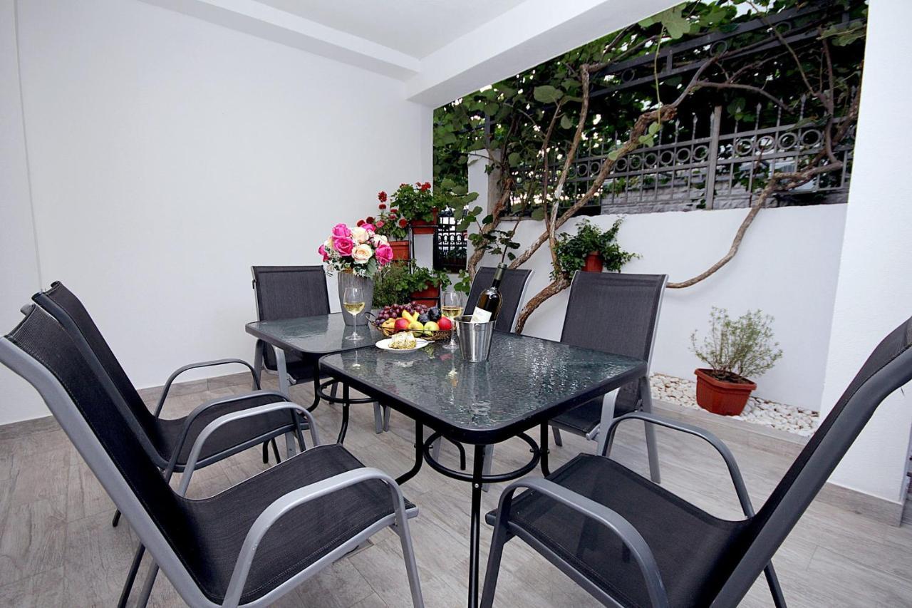 Apartments Saric บาร์ ภายนอก รูปภาพ