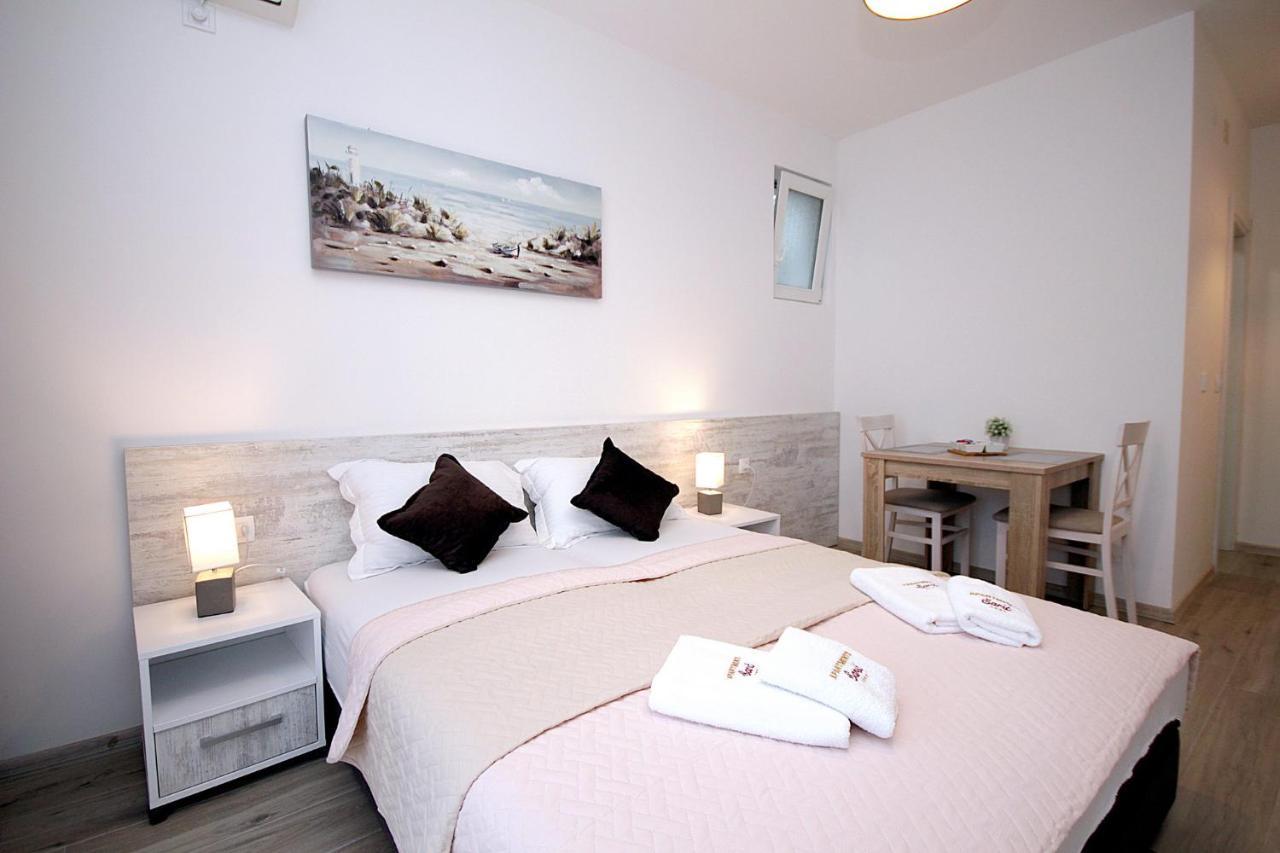 Apartments Saric บาร์ ภายนอก รูปภาพ