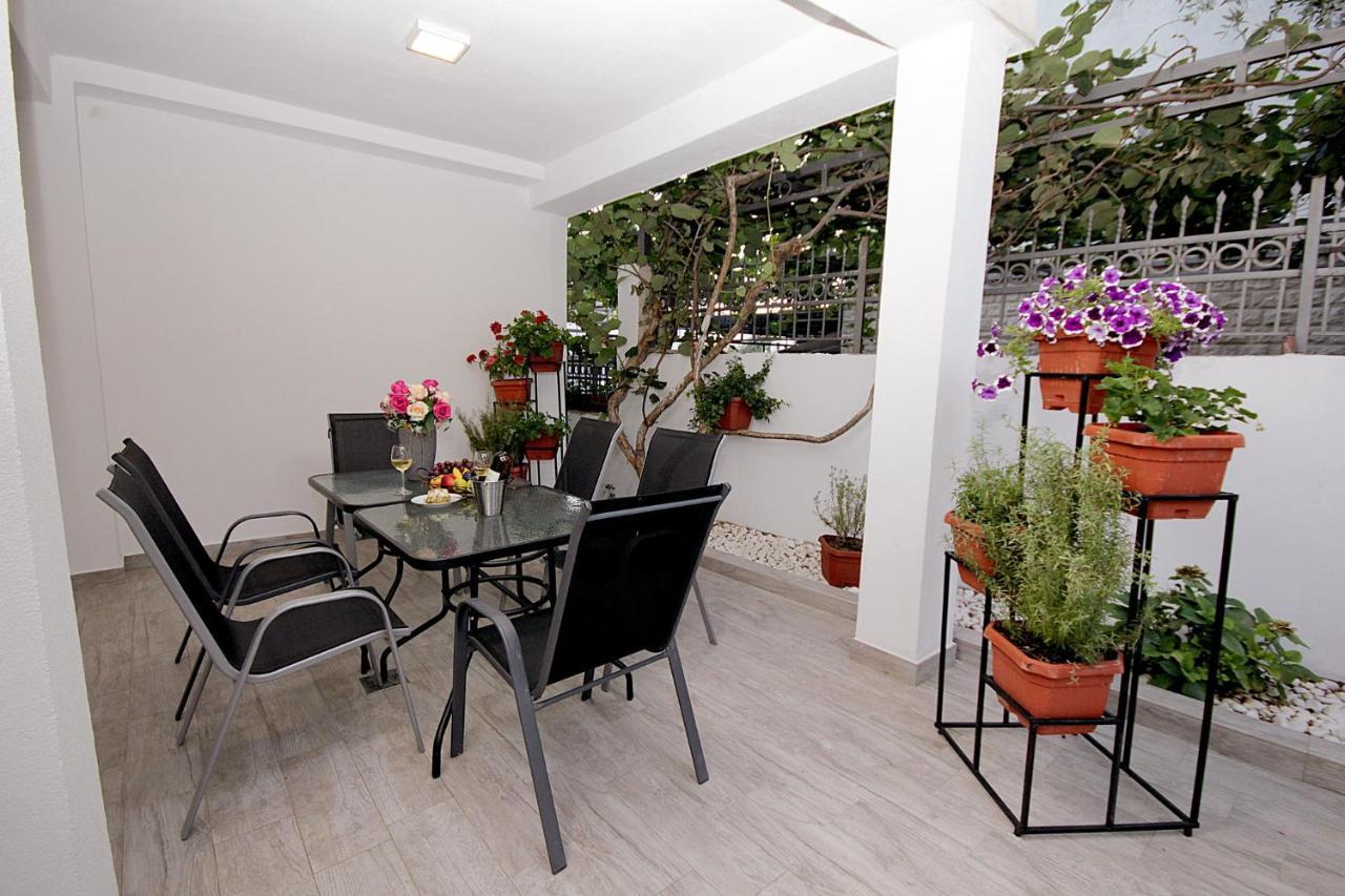 Apartments Saric บาร์ ภายนอก รูปภาพ