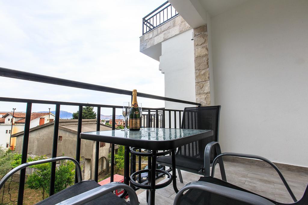 Apartments Saric บาร์ ภายนอก รูปภาพ
