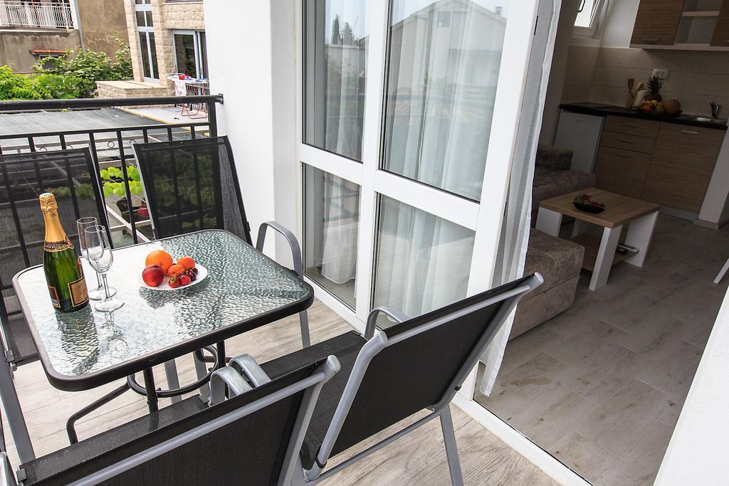 Apartments Saric บาร์ ภายนอก รูปภาพ